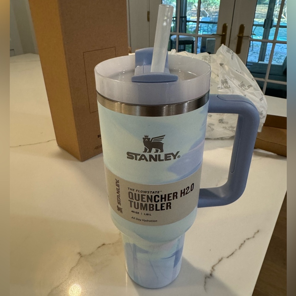 Stanley Quencher flowstate H2.0 Tumbler 40oz
Clean slate Cool Serene
